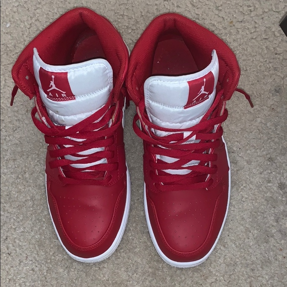 Jordan 1 mid